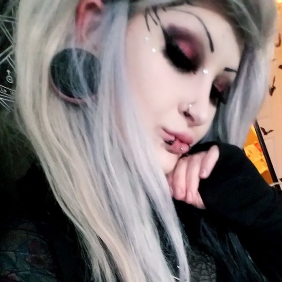 🌸Meet your Posher🌸 - Picture 15 of 16